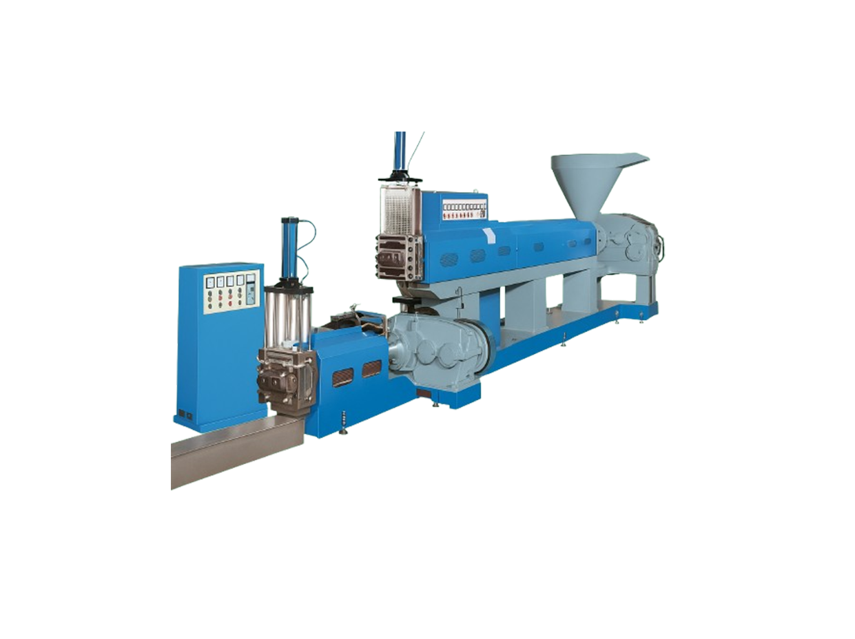 Heavy-duty injection molding machine with molten plastic being formed in a clean industrial environment