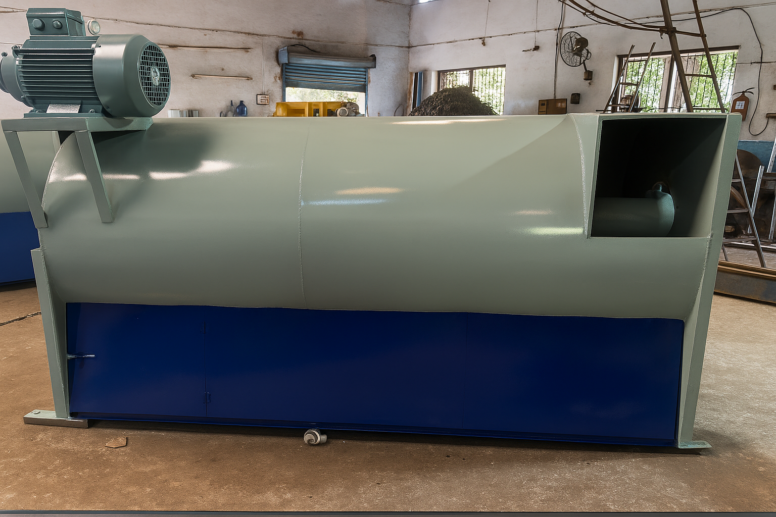 Heavy-duty injection molding machine with molten plastic being formed in a clean industrial environment